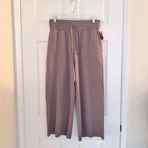 SPANXsmooth On-The-Move Cropped Wide-Leg Pants – NWT, Size M Petite, Smoke